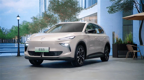 開創(chuàng)傳統(tǒng)車企先河，MG重新發(fā)布ES5，“領(lǐng)先一代、便宜一萬”重塑格局