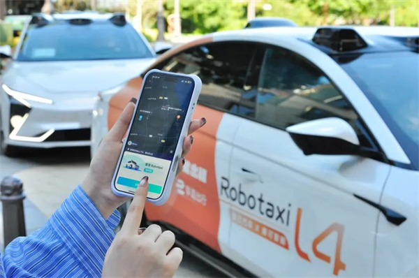 上海首條！上汽享道Robotaxi度假區(qū)專線今日開通 自動(dòng)駕駛直連上海國(guó)際旅游度假區(qū)與浦東機(jī)場(chǎng)