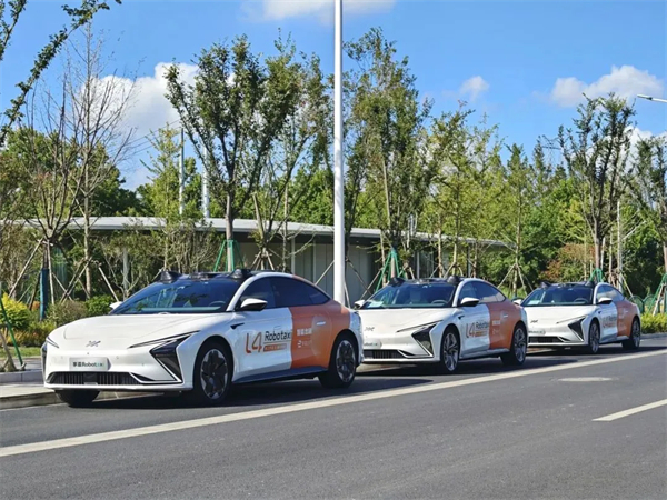 官宣！智己L4級Robotaxi度假區(qū)專線今日正式運營，免費體驗！