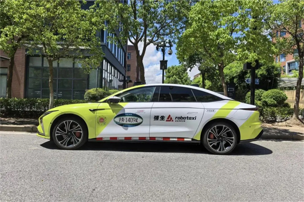 官宣！智己L4級Robotaxi度假區(qū)專線今日正式運營，免費體驗！