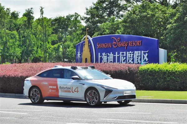官宣！智己L4級Robotaxi度假區(qū)專線今日正式運營，免費體驗！